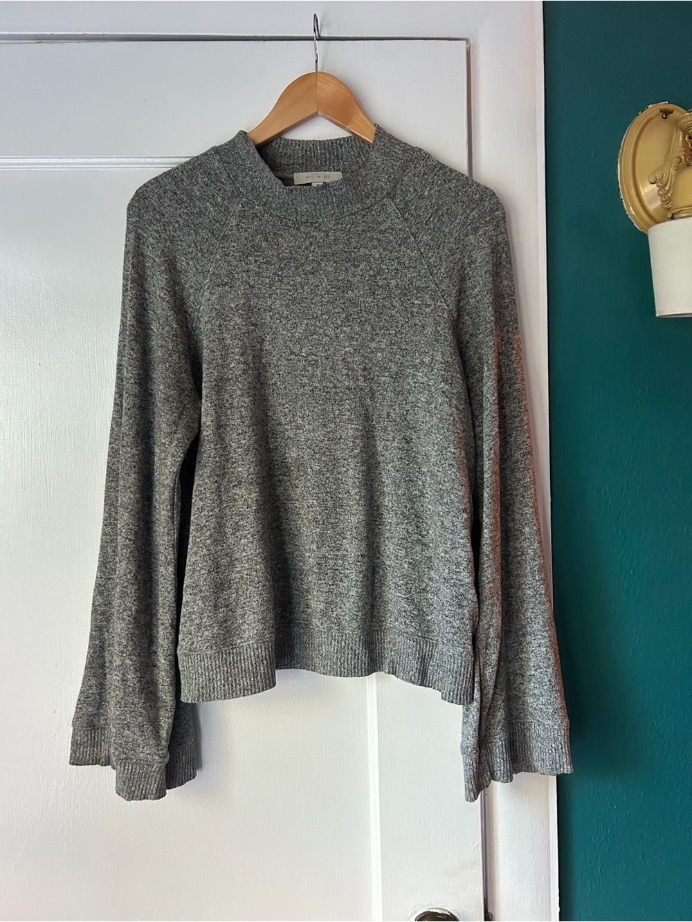 eri + ali Classic Women's Crewneck Bell Sleeve Sweater in Heather Gray